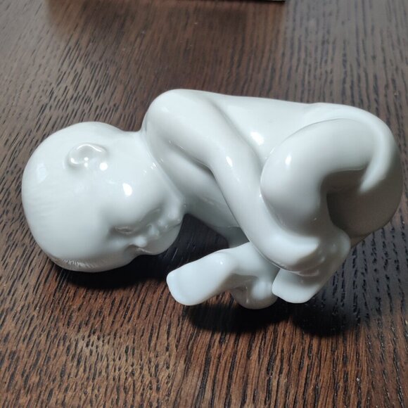 Babbling Baby porcelain figurine by Allan Therkelsen, Royal Copenhagen, Denmark - Picture 7 of 8